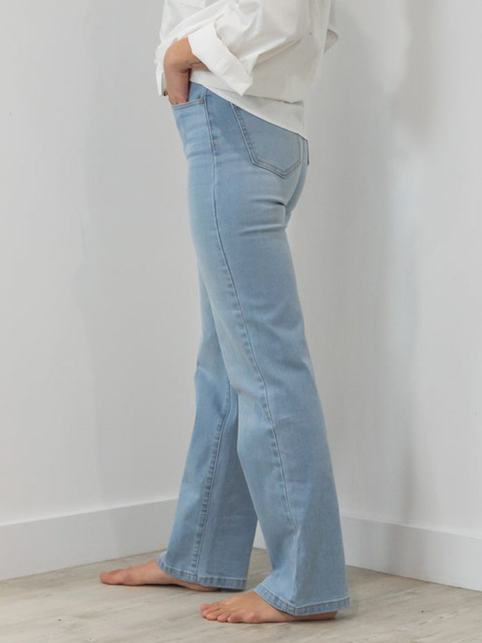 شلوار جین زنانه مدل نیم بگ آبی روشن کد 229